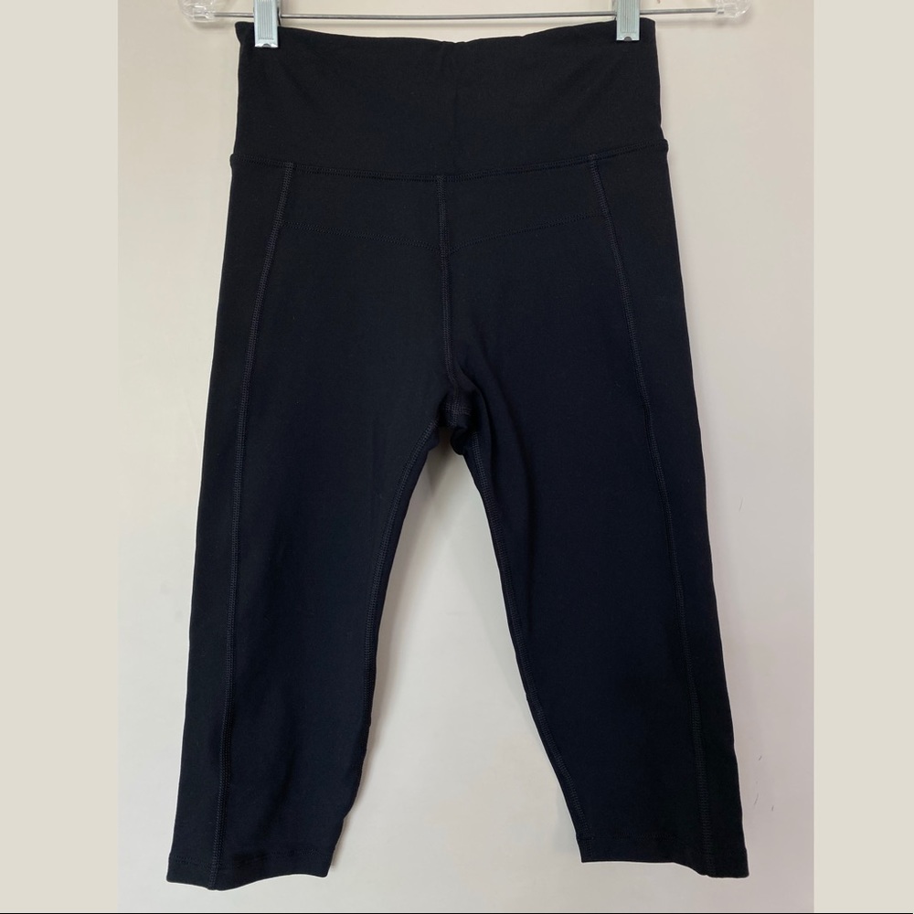 Lorna Jane Black Cropped Legging Compression Capri